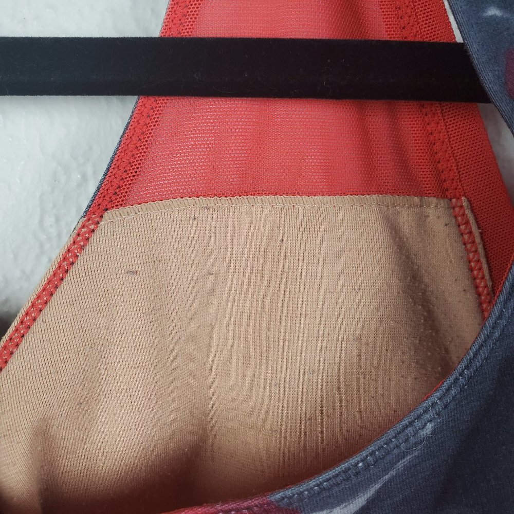 Lululemon Tank Top Red Roses Pattern - Picture 5 of 7